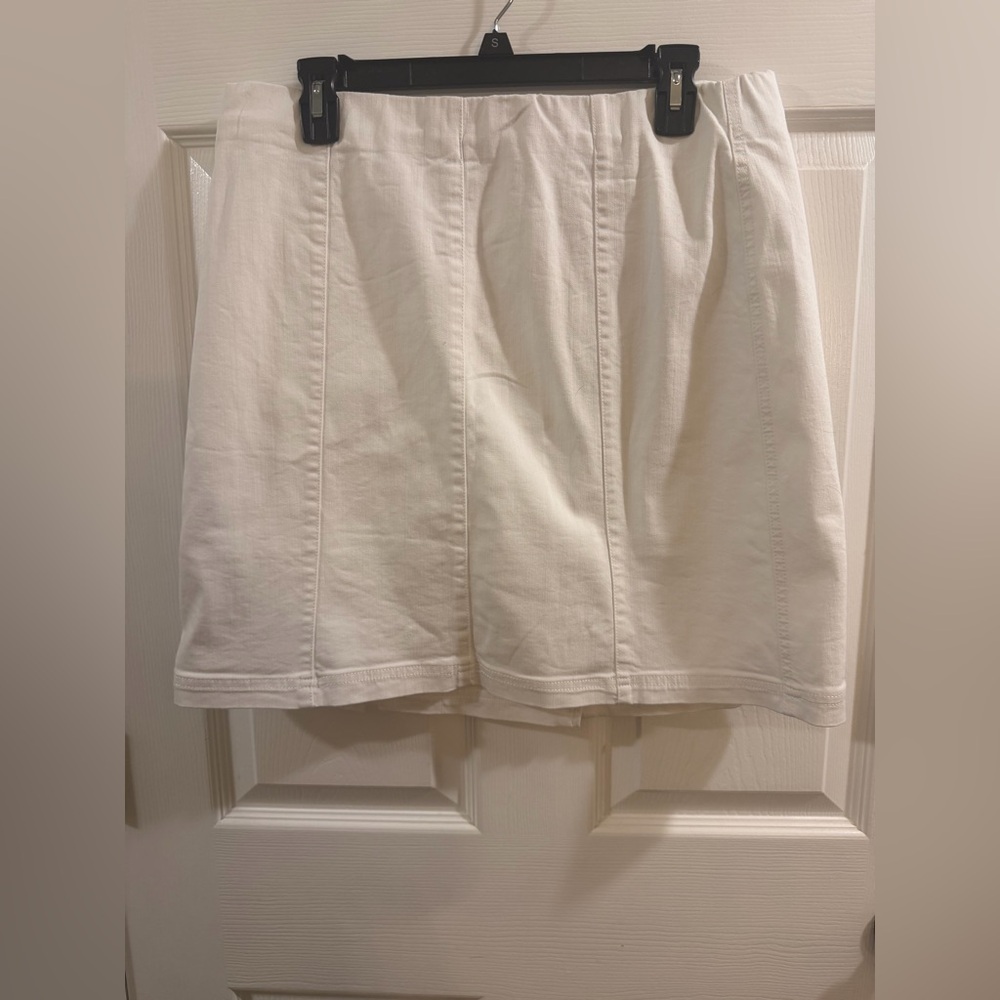 intro. White High-Rise Panel Seam Skort